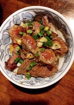 簡単に牛ステーキ丼作る-レシピのメイン写真