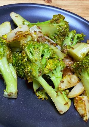シンプル｜焼きブロッコリーのクミンがけ-レシピのメイン写真