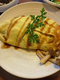豚肉としめじ炒めのオムレツ-レシピのメイン写真