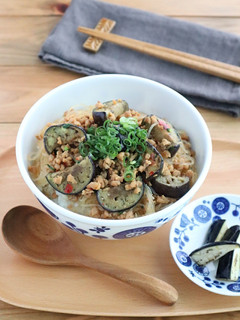 ランチに♪なすと大豆ミートのピリ辛春雨丼-レシピのメイン写真