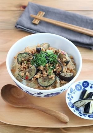 ランチに♪なすと大豆ミートのピリ辛春雨丼-レシピのメイン写真
