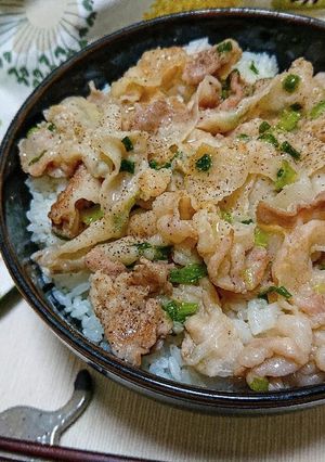 レモンでさっぱり！簡単ガッツリ塩ダレ豚丼-レシピのメイン写真