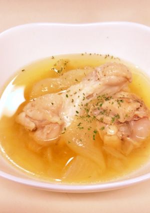 手羽元と新玉ねぎのコンソメスープ-レシピのメイン写真
