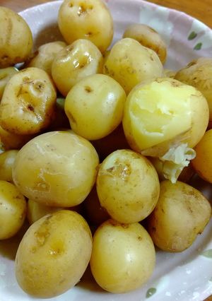 懐かしの味、新じゃがコロコロの塩茹で-レシピのメイン写真