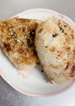 【リメイク】余りお刺身で焼きおにぎり-レシピのメイン写真