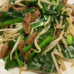 รูปของ 大豆ミートのもやしとニラ炒め