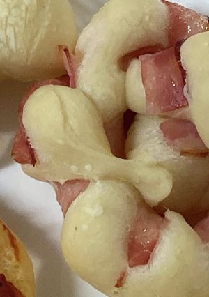 パン生地成形2 ベーコン巻きパン-レシピのメイン写真