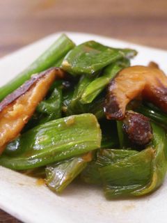 ご飯が進む☆玉ねぎの葉の甘酢にんにく炒め-レシピのメイン写真