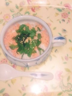 華やかに!鮭フレークと大葉と海苔のお粥-レシピのメイン写真