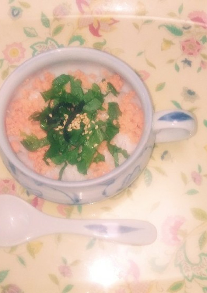 華やかに！鮭フレークと大葉と海苔のお粥-レシピのメイン写真