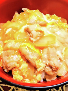 簡単失敗しない新玉ねぎのフライパン親子丼-レシピのメイン写真