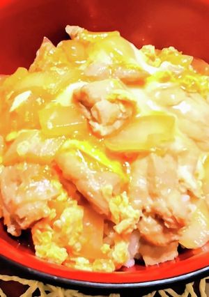 簡単失敗しない新玉ねぎのフライパン親子丼-レシピのメイン写真