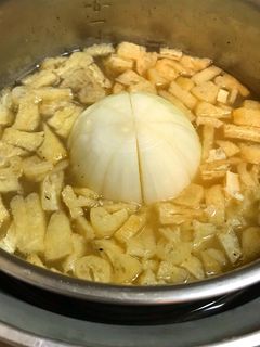 ◤電鍋◢まるごと新玉ねぎ和風炊き込みご飯-レシピのメイン写真
