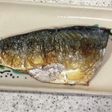 フライパンで焼くサバの塩焼き