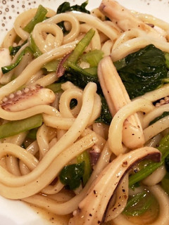 いかのぶつ切りと小松菜の黒胡椒焼うどん-レシピのメイン写真
