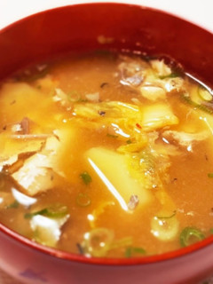 鯖缶とじゃがいものキムチ味噌汁-レシピのメイン写真