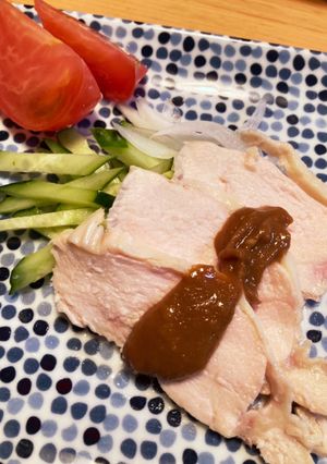 ヘルシーで簡単！蒸し鶏の胡麻ダレ添え♪-レシピのメイン写真