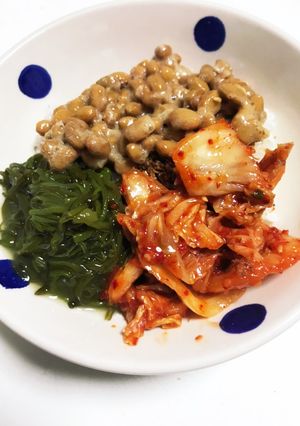 本技おいしいキムチの3色盛り丼-レシピのメイン写真