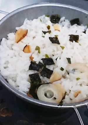 シェラカップ炊飯：松茸風味の炊き込みご飯-レシピのメイン写真