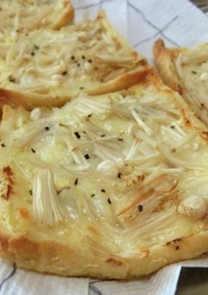 香ばしとろり♪　梅マヨえのきの油揚げピザ-レシピのメイン写真