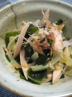 玉ねぎとワカメのホットサラダ-レシピのメイン写真