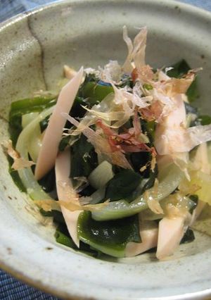 玉ねぎとワカメのホットサラダ-レシピのメイン写真