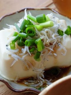簡単1分♪しらすのせ冷ややっこ-レシピのメイン写真