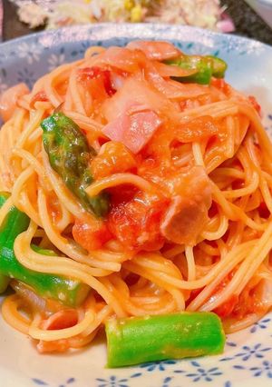 アスパラとベーコンのトマトクリームパスタ-レシピのメイン写真