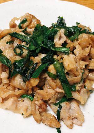 食欲進む！豚バラニラ炒め-レシピのメイン写真