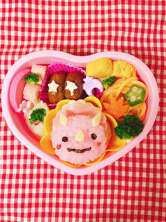 恐竜弁当 トリケラトプス キャラ弁デコ弁-レシピのメイン写真