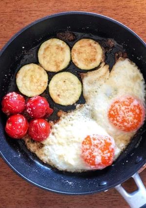 マヨネーズで焼くチーズ目玉焼き-レシピのメイン写真