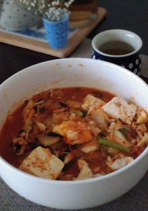 一人ランチに簡単！キムチと豆腐の鍋-レシピのメイン写真
