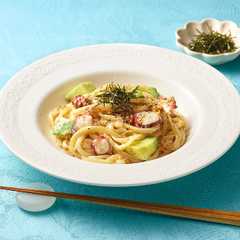 รูปของ アボカドとたこの冷製パスタ風うどん