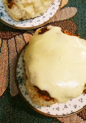 ツナ炊き込みご飯の味噌チーズ焼きお結び-レシピのメイン写真