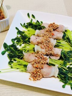 豆苗豚肉巻き☆ホットナッツの旨辛ソースで-レシピのメイン写真