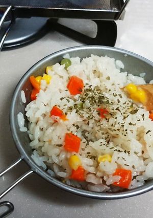 シェラカップ炊飯：炊き込みピラフ-レシピのメイン写真