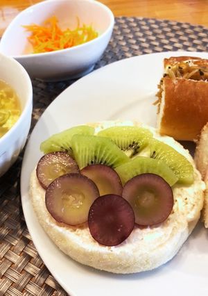 おもてなしに★キウイと葡萄オープンサンド-レシピのメイン写真