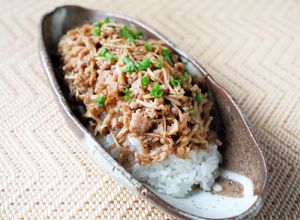 つる旨えのき×豚そぼろのバター醤油丼-レシピのメイン写真
