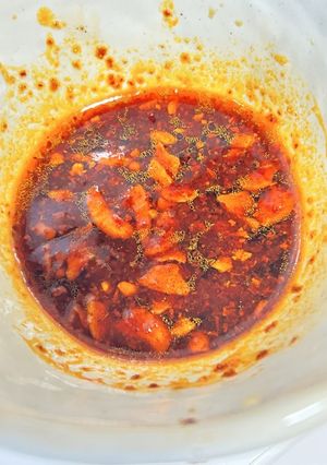 ピリッと旨辛🌶️🧄食べるラー油で餃子のタレ-レシピのメイン写真