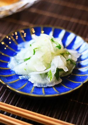 ＊小鉢に♪新玉ねぎと大葉の簡単和え物-レシピのメイン写真