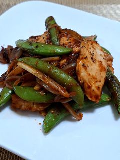 鶏肉とスナップえんどうのケチャップ炒め-レシピのメイン写真