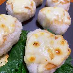 รูปของ 　残ったご飯と味噌とチーズ！焼きおにぎり