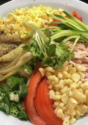 夏野菜と鶏親子の冷やしうどん-レシピのメイン写真