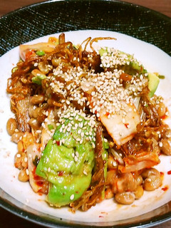 カリカリえのきとアボカドのキムチ納豆-レシピのメイン写真