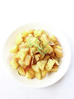 簡単美味しい【ポテトのローズマリーソテー-レシピのメイン写真