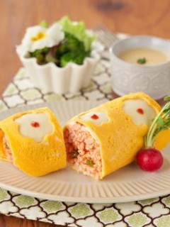 海老ピラフで作ったロールオムライス-レシピのメイン写真