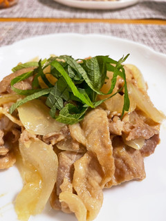 和風 豚こま炒め物 しそ乗せ♪-レシピのメイン写真