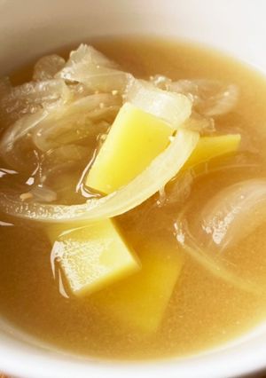 定番 じゃがいも 玉ねぎ 味噌汁-レシピのメイン写真