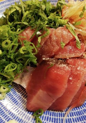 カツオの刺身は塩とレモンとニンニクで！！-レシピのメイン写真