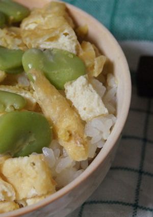ベルベット布団から出たそら豆をご飯に-レシピのメイン写真